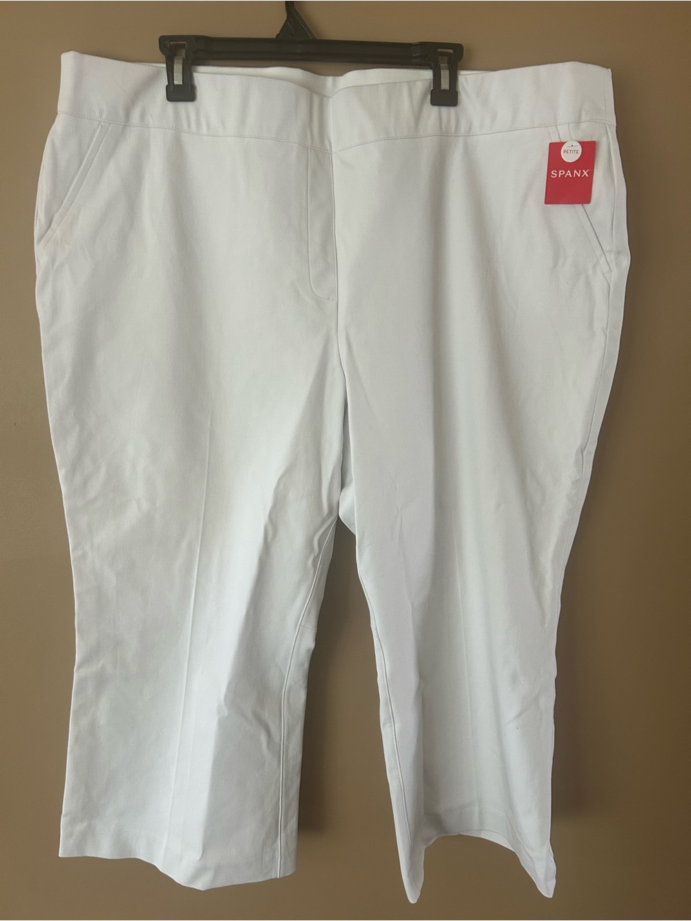 SPANX White Pull-On Capri Pants with Clean Front Seams